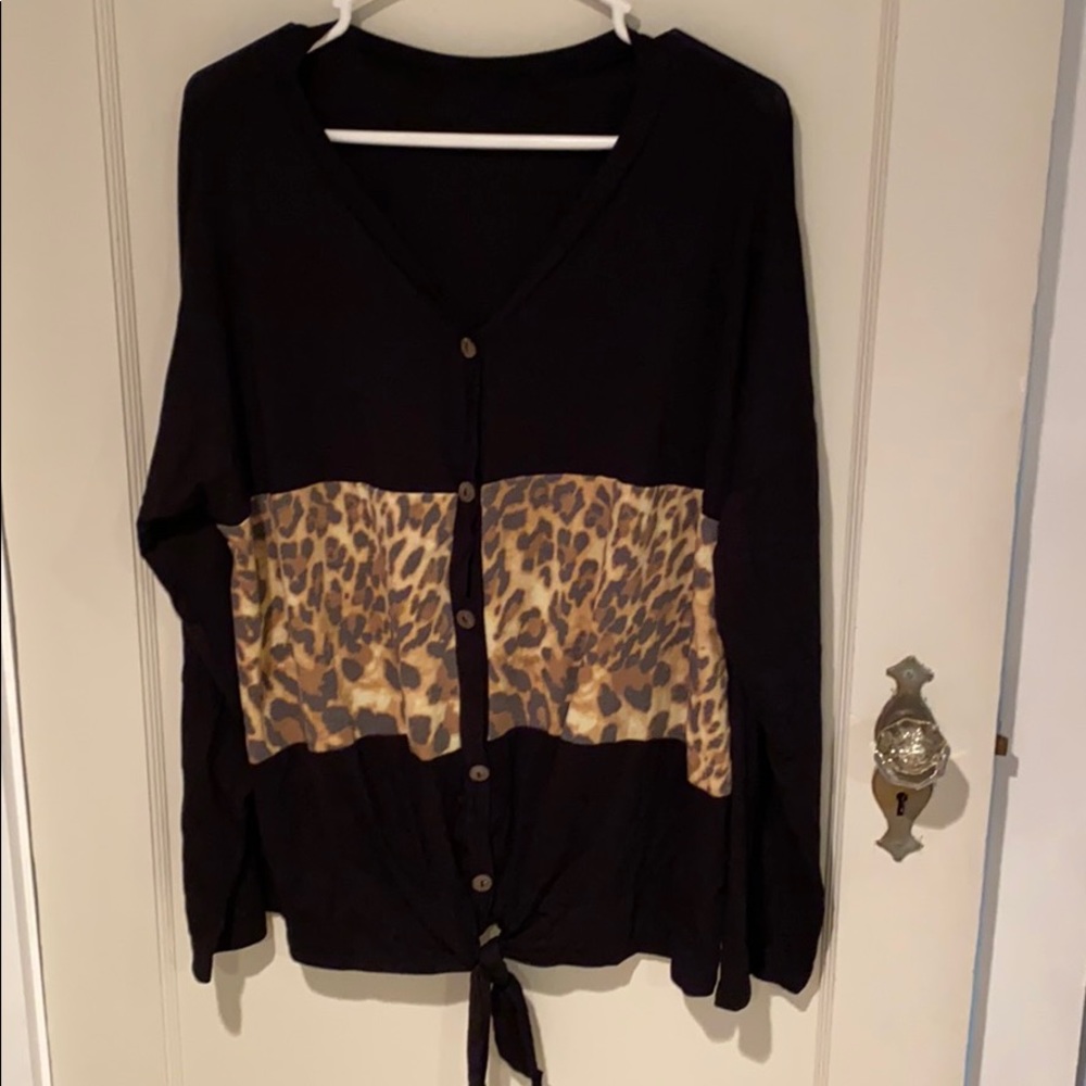 2XL black and leopard print v-neck sweater